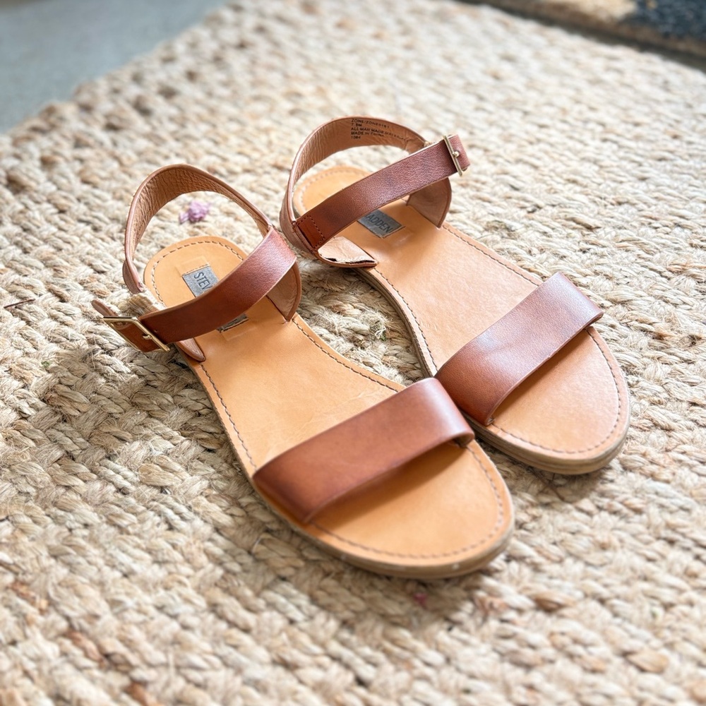 camel brown strapped leather sandals - 7.5 Steve madden euc